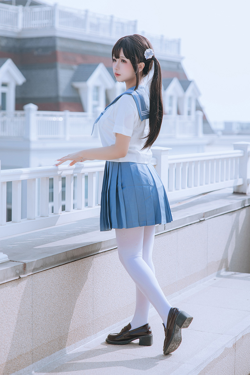 娃娃脸妹子日奈娇大秀傲人曲线