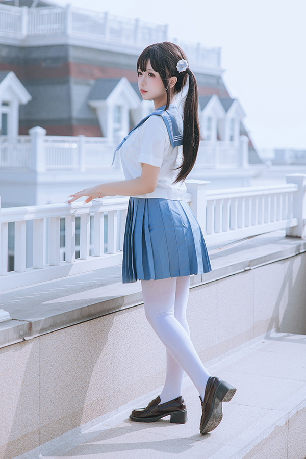 娃娃脸妹子日奈娇大秀傲人曲线