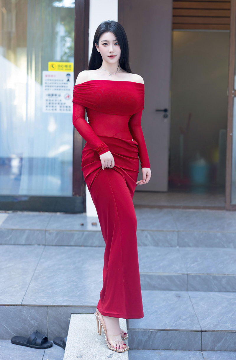 美女林昔予红色连衣裙凸显完美身材