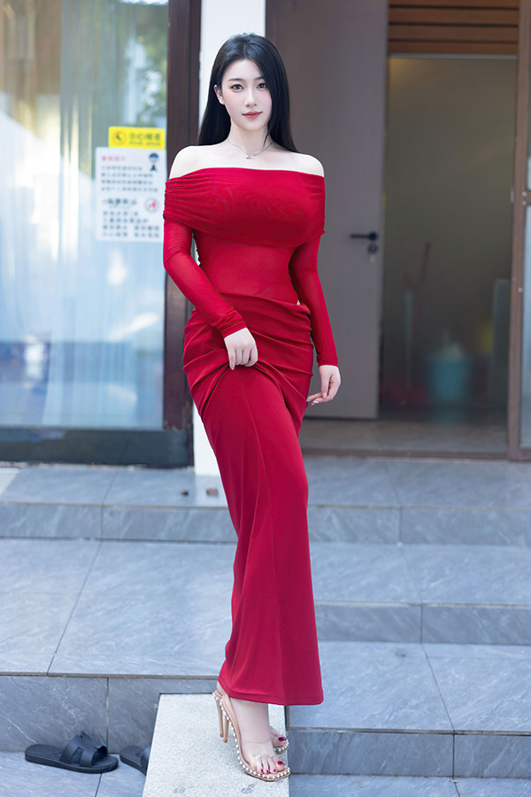 美女林昔予红色连衣裙凸显完美身材