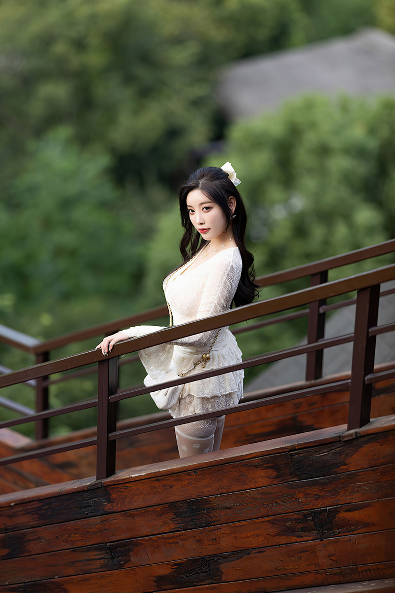 美腿女神杨晨晨完美身材婀娜有致