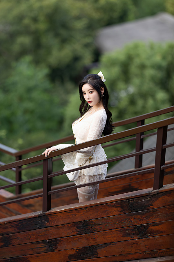 美腿女神杨晨晨完美身材婀娜有致