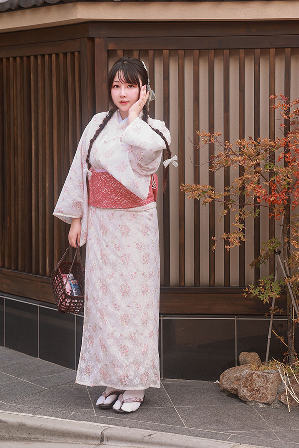 丰满又迷人的妹子咔喵写真美图