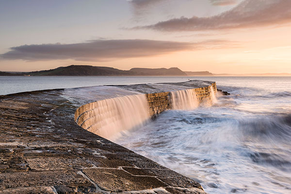英格兰莱姆里杰斯的防波堤