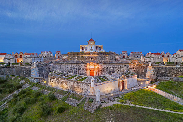 埃尔瓦什附近的格拉萨圣母堡