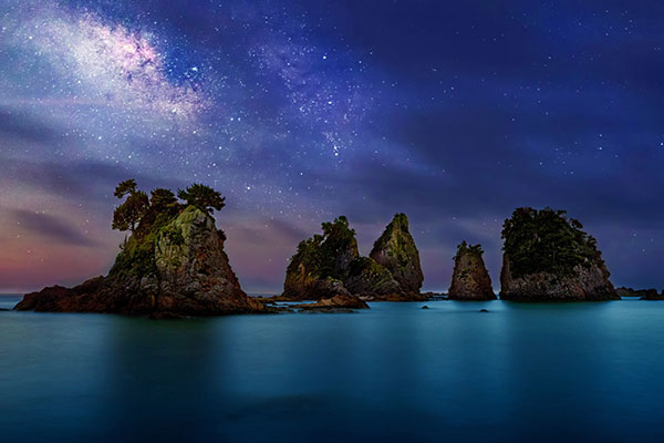 伊豆半岛海岸附近的奇岩群