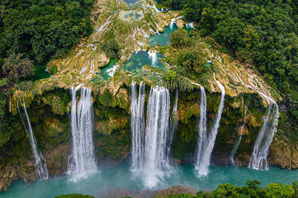 墨西哥圣路易斯波托西州某处瀑布