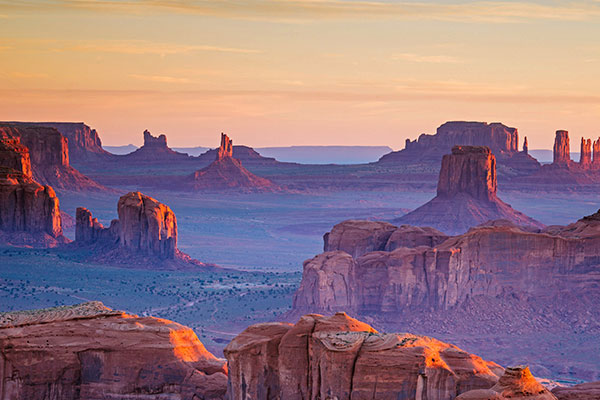 纳瓦霍族保留地里的纪念碑谷