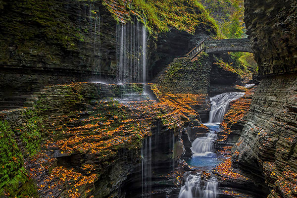 沃特金斯格伦州立公园的彩虹瀑布