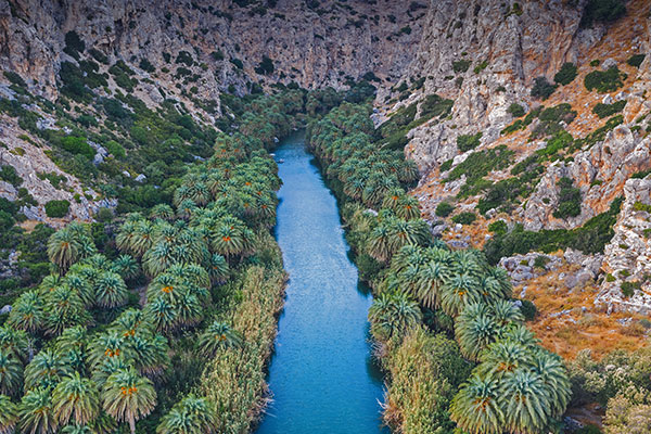 普雷维利峡谷里的河流