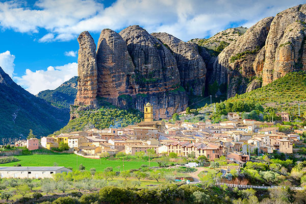 西班牙迷人的阿圭罗村庄