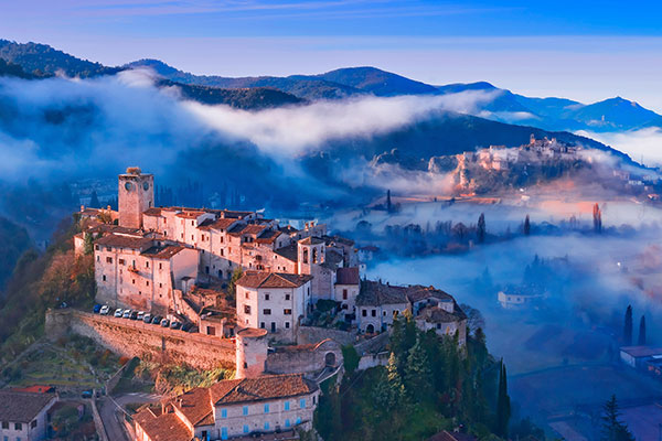 意大利阿罗内镇的村落