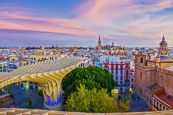 从塞维利亚的都市阳伞俯瞰城市