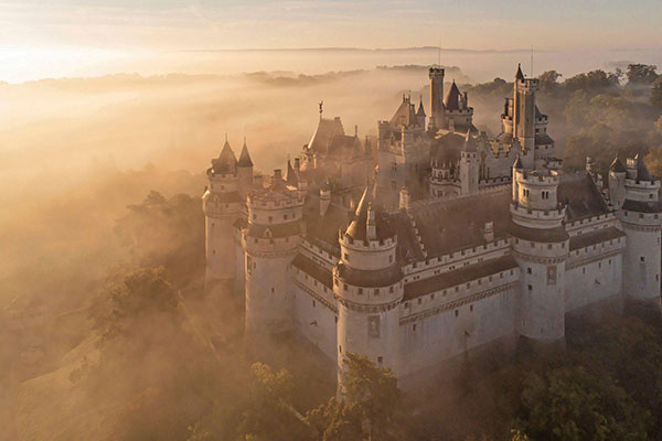 日出时分的皮埃尔丰城堡