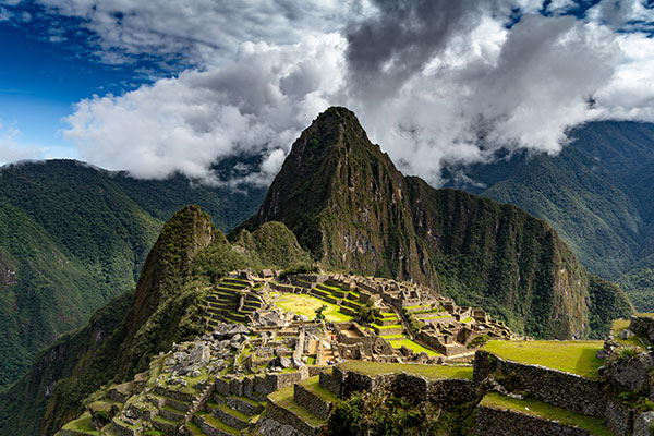 高悬于安第斯山脉之上的马丘比丘