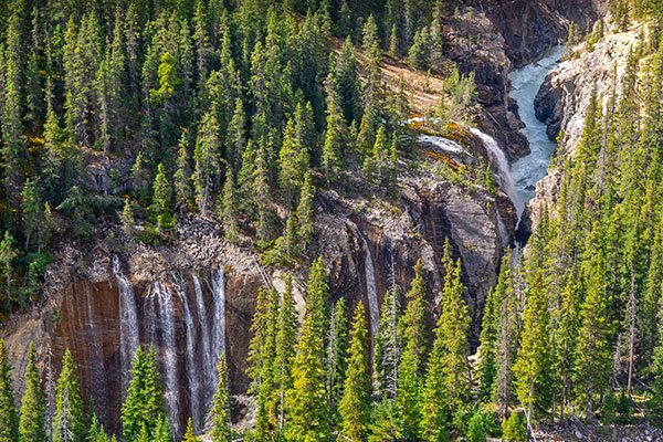 风景如画的辛华达峡谷的瀑布