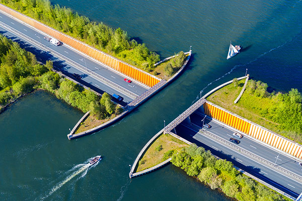 荷兰费吕沃湖水道桥