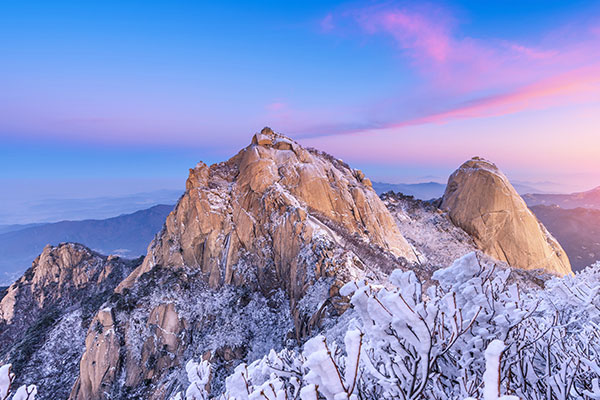 北汉山的花岗岩山峰