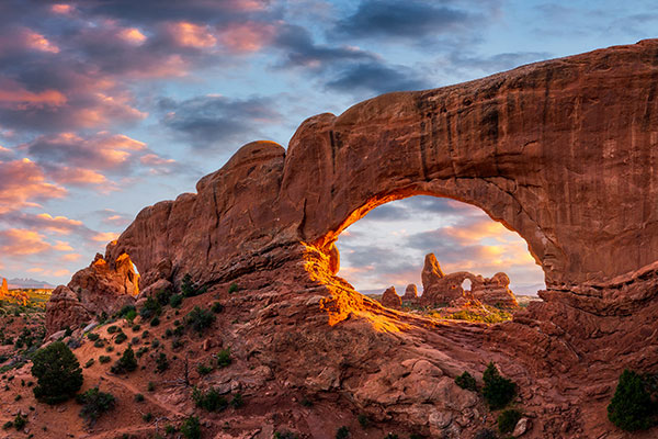 拱门国家公园一座天然拱门