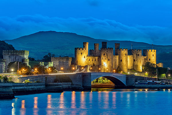 从康威河眺望康威城堡