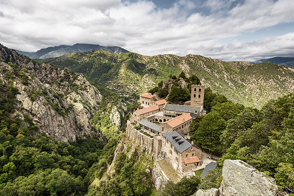加泰罗尼亚北部的圣马丁杜卡尼古修道院