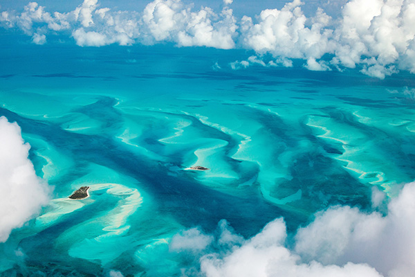 巴哈马的绿松石色水域