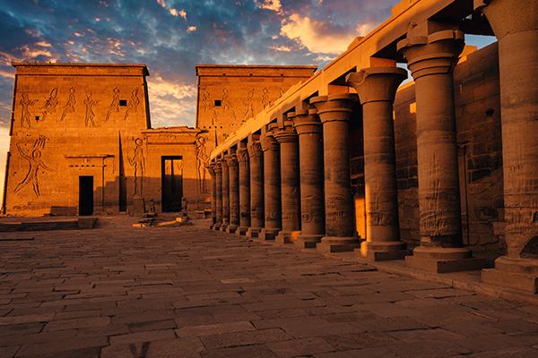 光辉照耀下的菲莱神庙