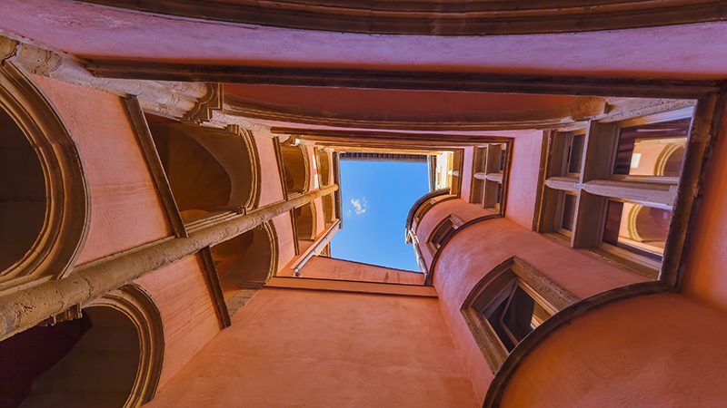 里昂一条承载过往的穿廊