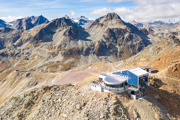 皮兹奈尔山缆车站俯瞰图