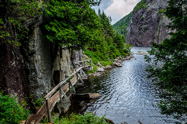 阿迪朗达克高峰区雪崩湖步道