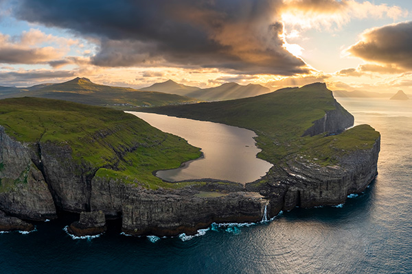 法罗群岛最大的湖泊索尔瓦格斯湖