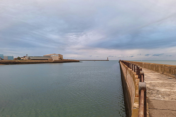 敦刻尔克海滩的防波堤