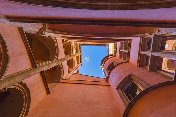 里昂一条承载过往的穿廊