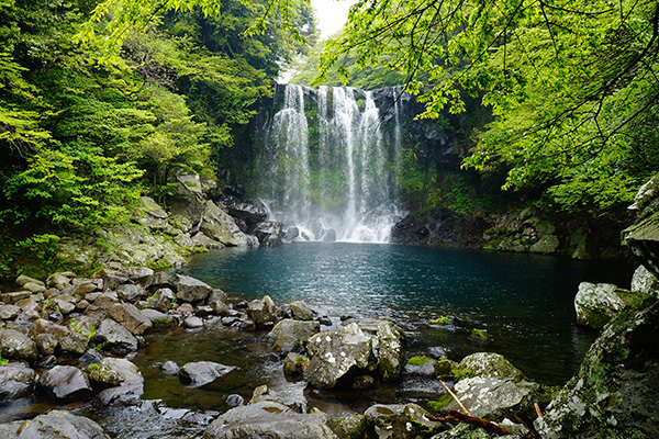 济州岛的千济渊瀑布